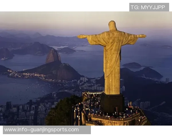 巴西足球的魅力与激情：探寻桑巴足球背后的文化与传奇